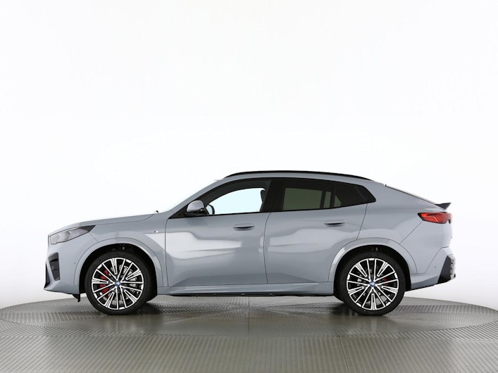 Vehicle image BMW iX2