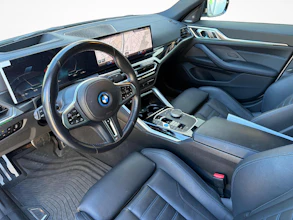 https://vehicle.imgix.net/3735946/18578836-71ed-46ec-95b3-fb7b2a942643.jpg