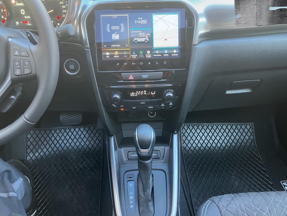 Vehicle image 10
