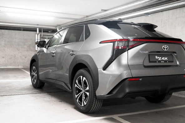 Vehicle image 13