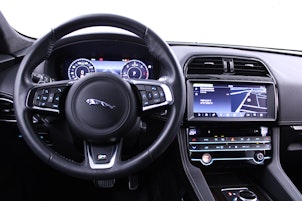 Vehicle image JAGUAR F-Pace 2.0 D 240 R-Sport AWD