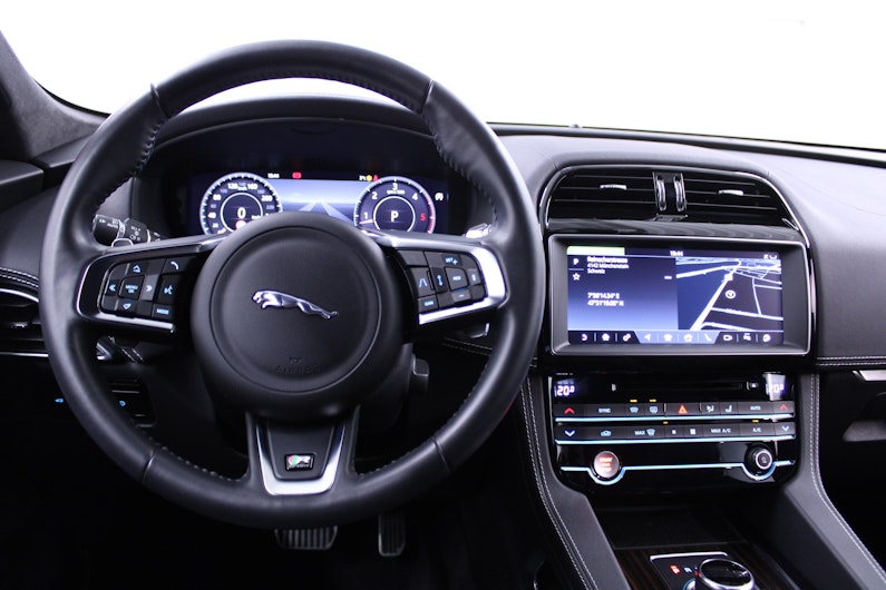 Vehicle image JAGUAR F-PACE