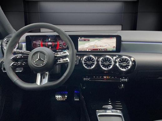 MERCEDES-BENZ A 180 AMG Line 3