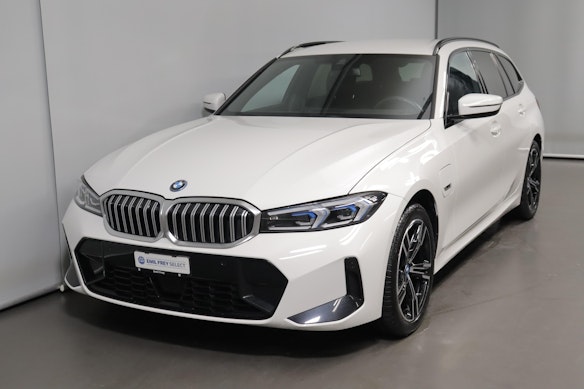 BMW 330e xDrive SAG Touring 0