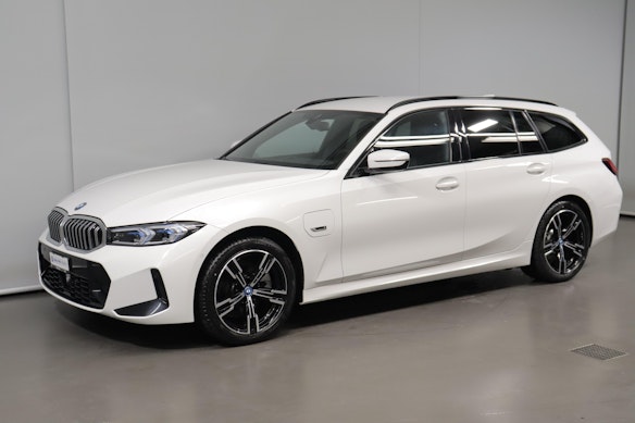 BMW 330e xDrive SAG Touring 1