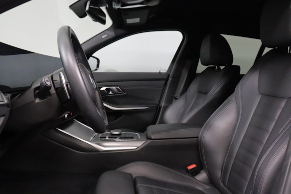 BMW 330e xDrive SAG Touring 2