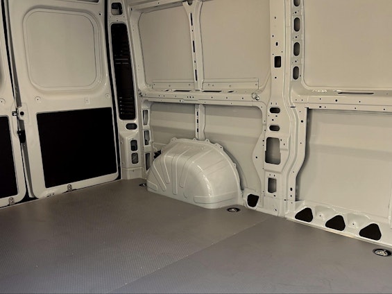 Vehicle image 9 Vehicle image 9