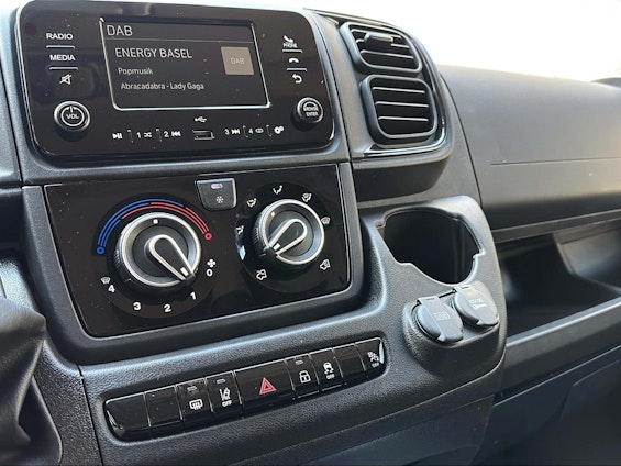 Vehicle image 13 Vehicle image 13