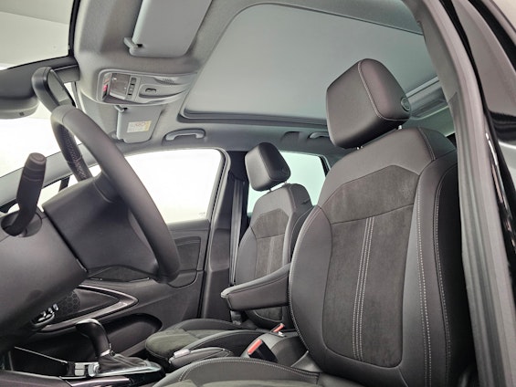 Vehicle image 9 Vehicle image 9