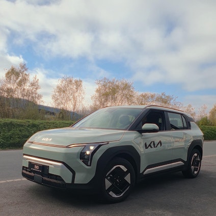 First vehicle image