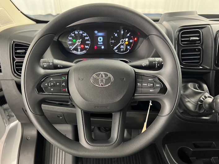 Vehicle image TOYOTA PROACE MAX