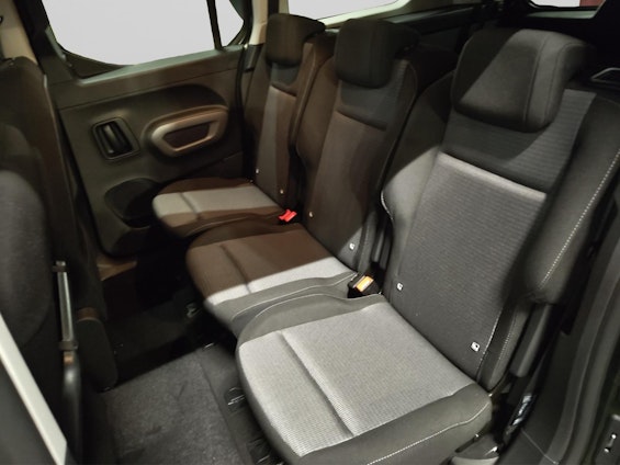 Vehicle image 8 Vehicle image 8