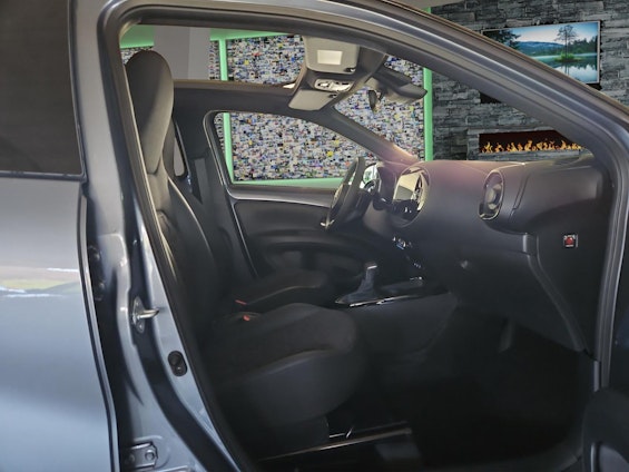 Vehicle image 9 Vehicle image 9