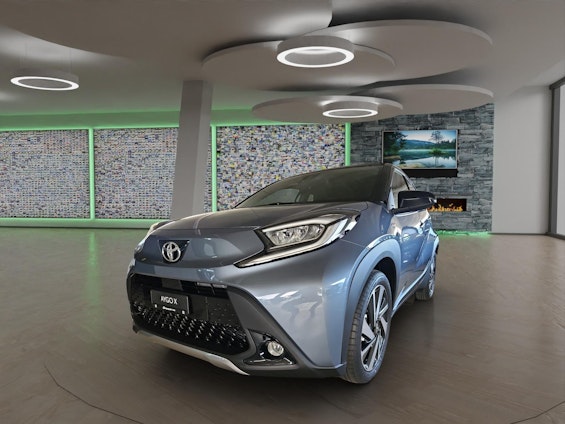 First vehicle image First vehicle image