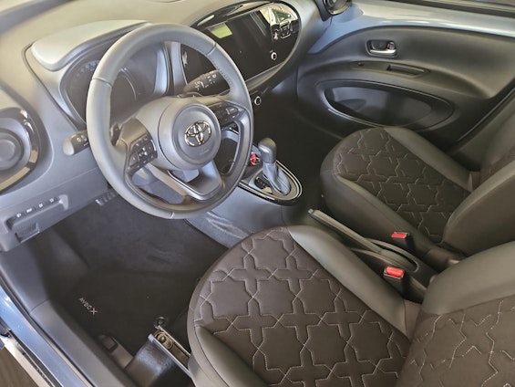 Vehicle image 6 Vehicle image 6