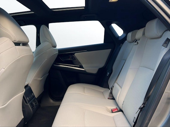 Vehicle image 9 Vehicle image 9