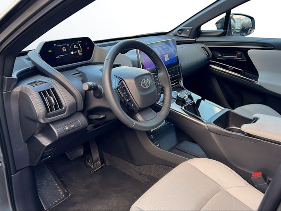 Vehicle image 8 Vehicle image 8