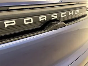 PORSCHE Macan 4
