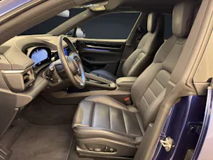 PORSCHE Macan 4