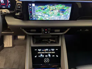PORSCHE Macan 4