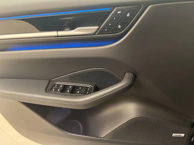 Porsche Macan 4