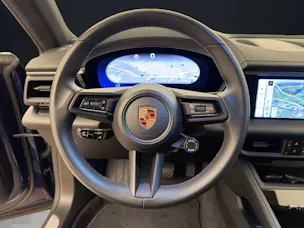 PORSCHE Macan 4