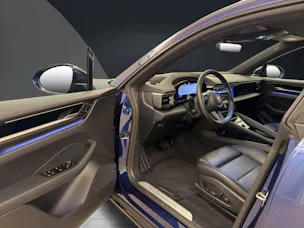 PORSCHE Macan 4