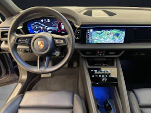 PORSCHE Macan 4
