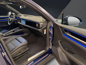 PORSCHE Macan 4