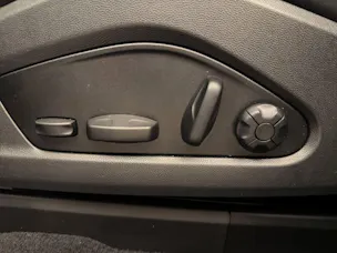 PORSCHE Macan 4