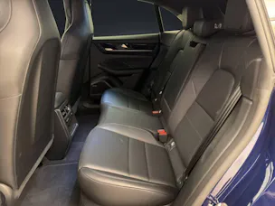 PORSCHE Macan 4