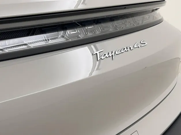 Porsche Taycan 4S Cross Turismo