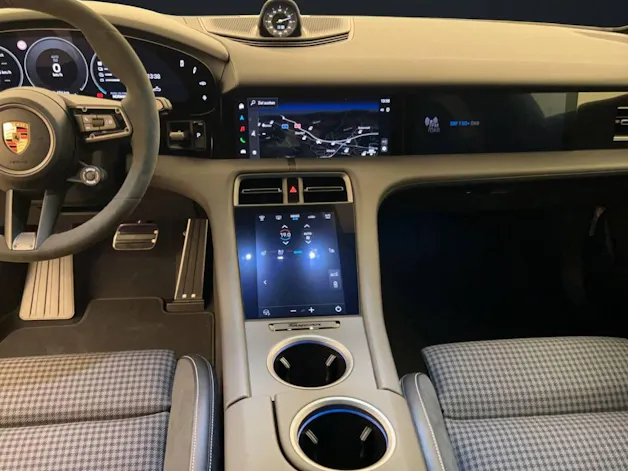 Porsche Taycan 4S Cross Turismo