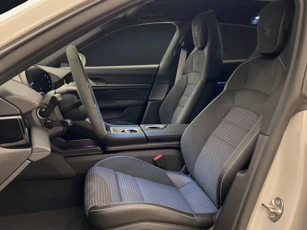 Porsche Taycan 4S Cross Turismo