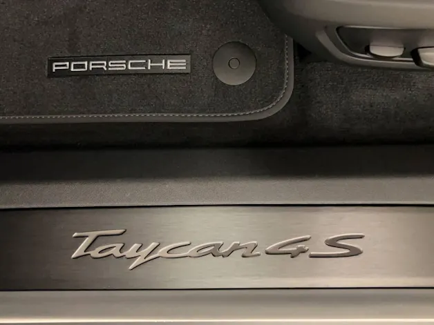 Porsche Taycan 4S Cross Turismo