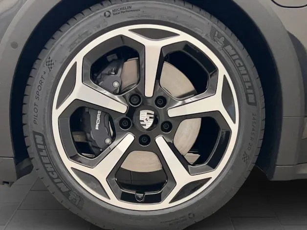 Porsche Taycan 4 Cross Turismo