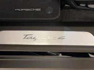 Porsche Taycan 4 Cross Turismo