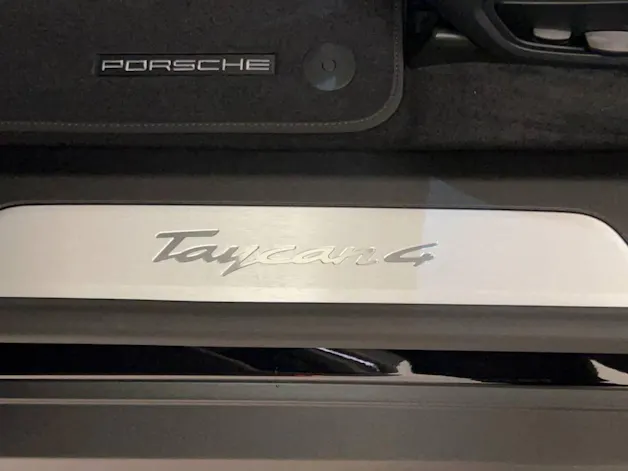 Porsche Taycan 4 Cross Turismo