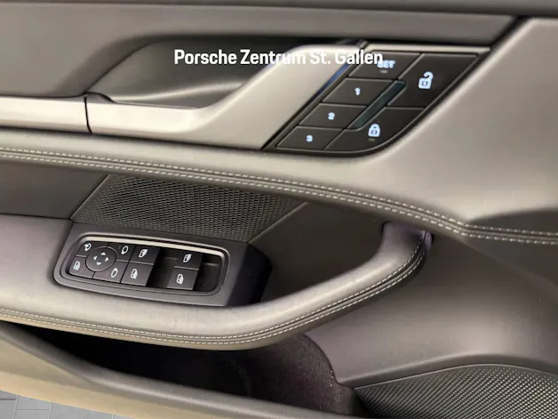 PORSCHE Taycan 4S
