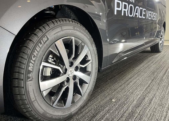 Vehicle image 4 Vehicle image 4