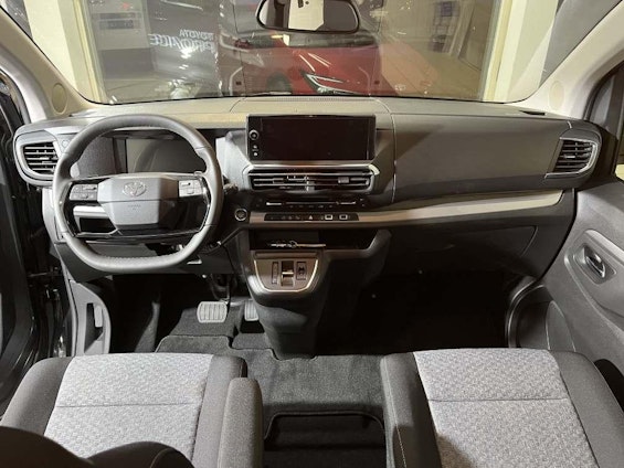 Vehicle image 9 Vehicle image 9