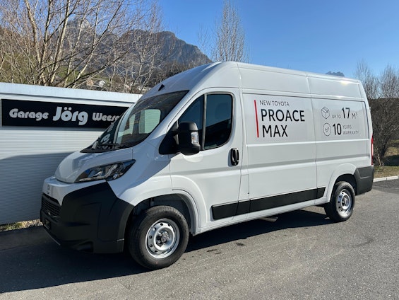 First vehicle image
