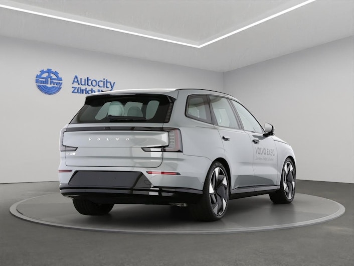 Vehicle image VOLVO EX 90