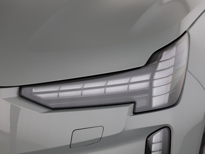 Vehicle image VOLVO EX 90