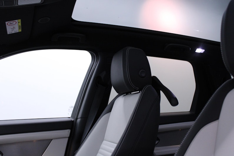 Vehicle image LAND ROVER DISCOVERY SPORT