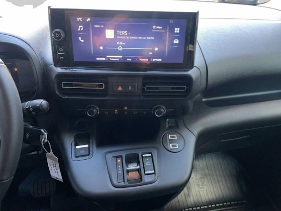 Vehicle image 6 Vehicle image 6