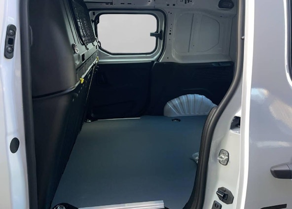 Vehicle image 4 Vehicle image 4