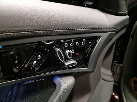 Vehicle image 10 Vehicle image 10