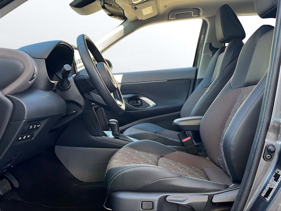 Vehicle image 6