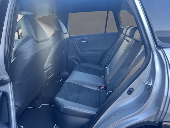 Vehicle image 9 Vehicle image 9